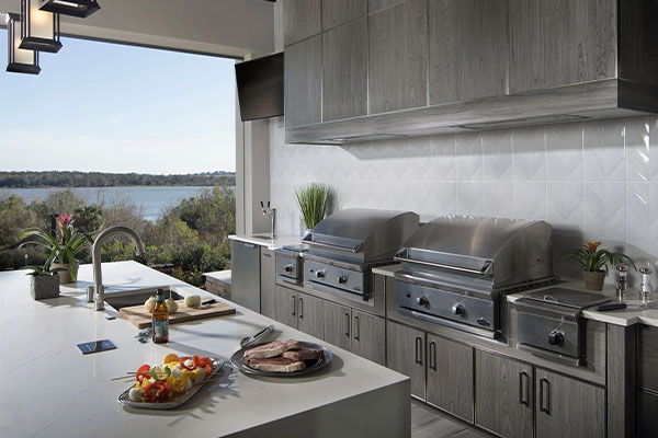 Outdoor kitchen | Outdoor kitchen with grill and weatherproof cabinets in Panama City Beach