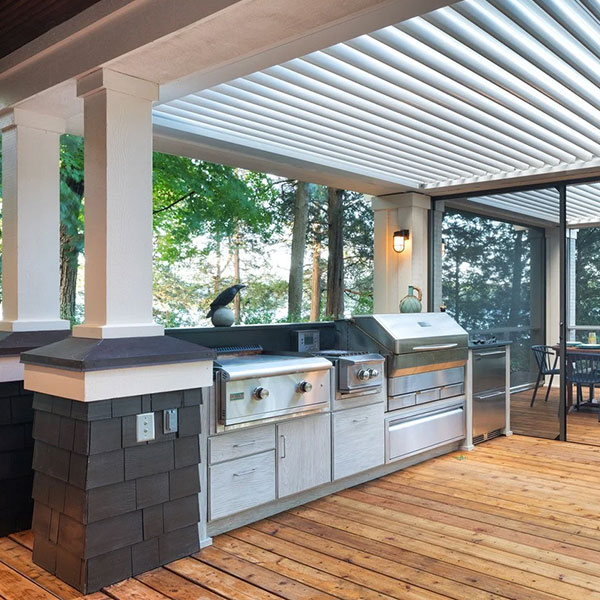 Outdoor kitchen | Outdoor kitchen with grill and weatherproof cabinets in Panama City Beach